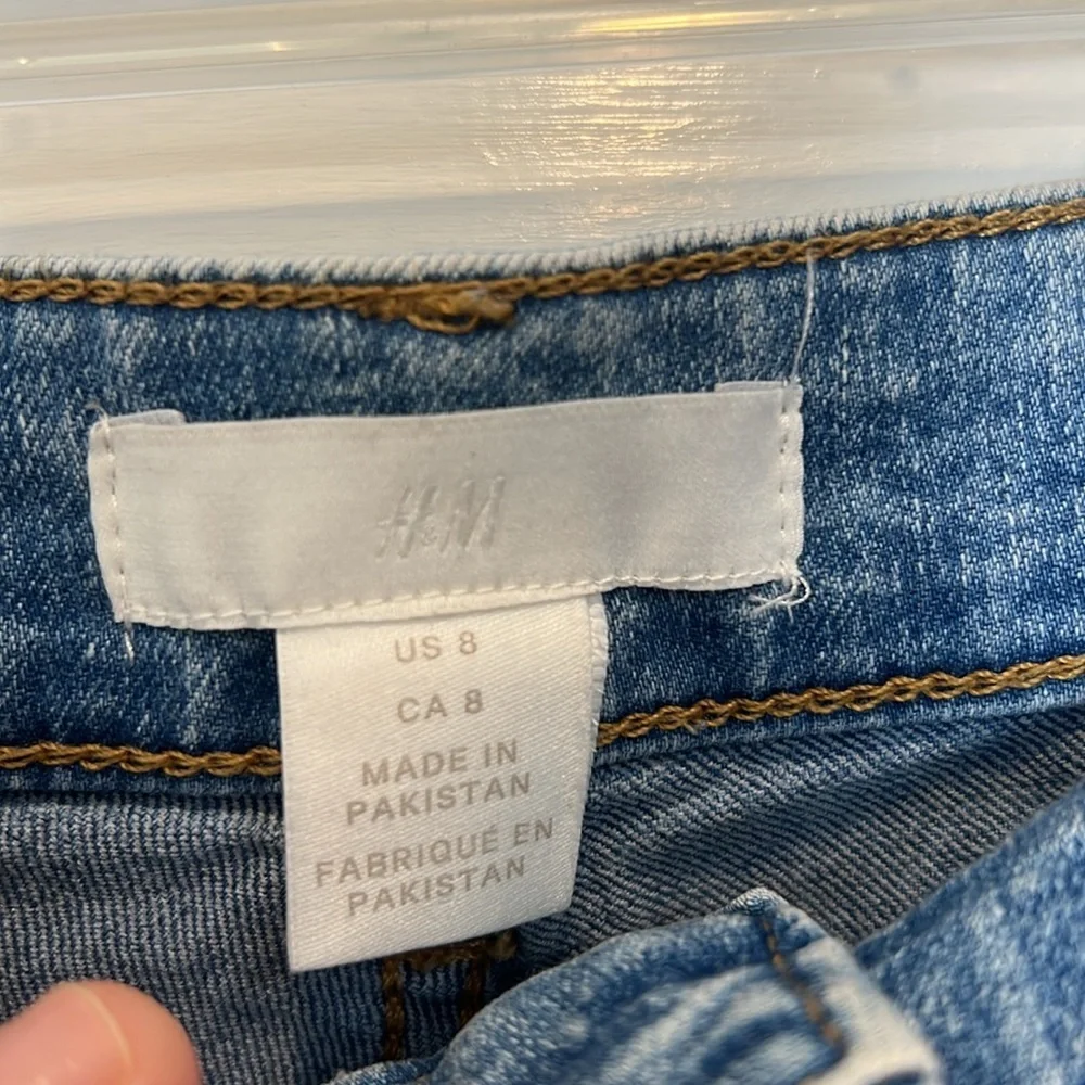 H&M Blue Jean Shorts with Cuffed Hem size 8. In great condition! - Picture 2 of 6